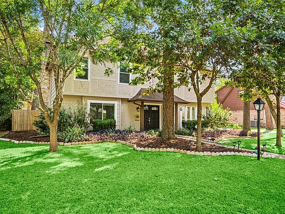Beautifully landscaped front lawn and easily maintained.