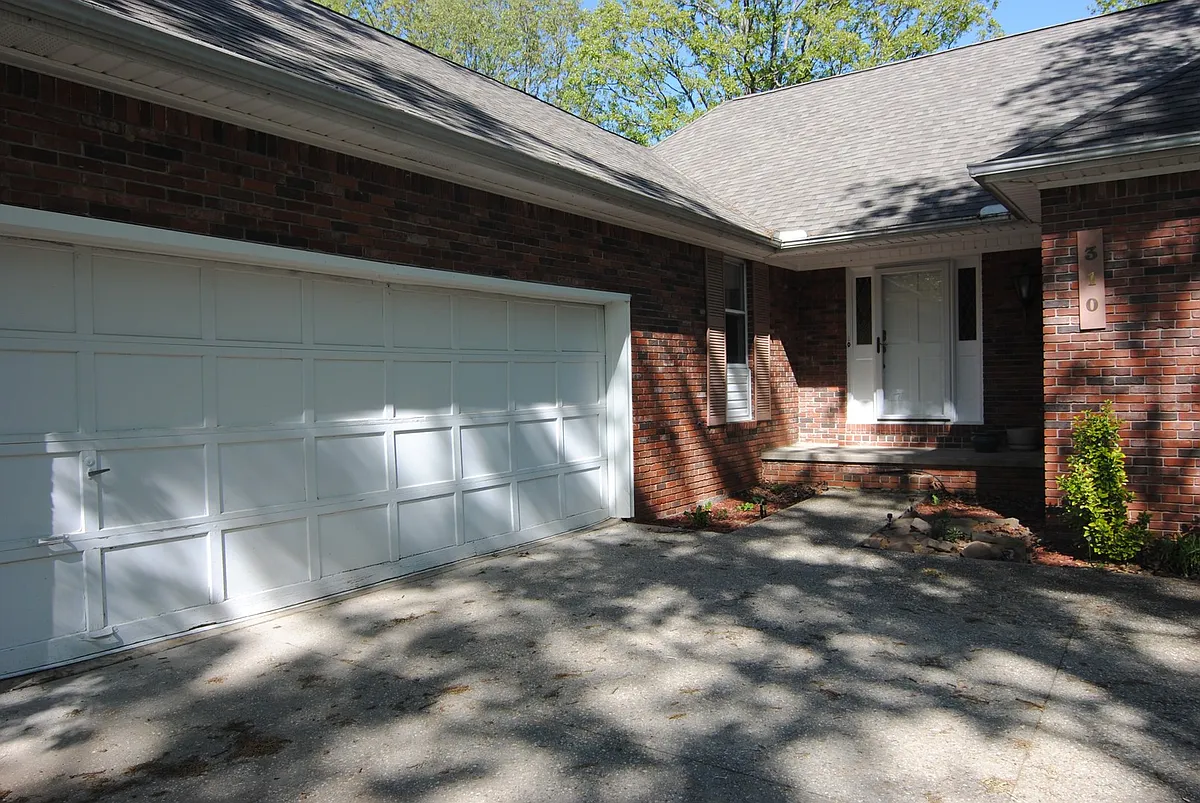 Building Photo - 310 Alanbrook Ave