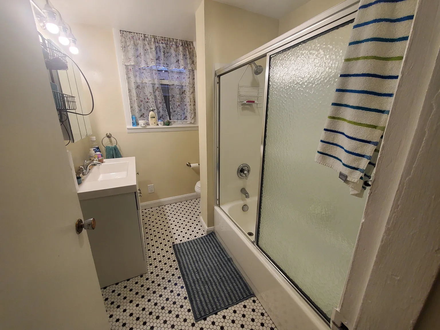 2 bed, 1000 sqft, $1,500 — Photo 4