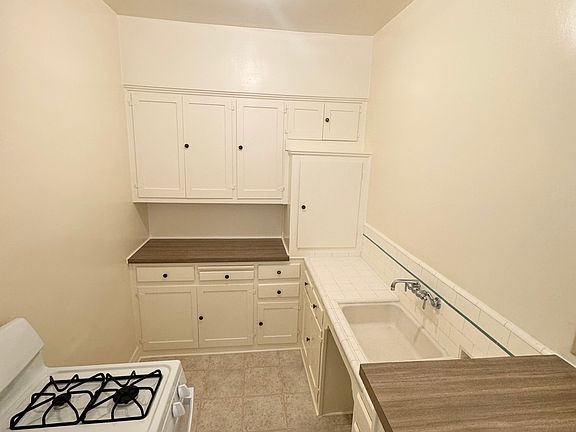 5th image of 1324 N New Hampshire Ave #1