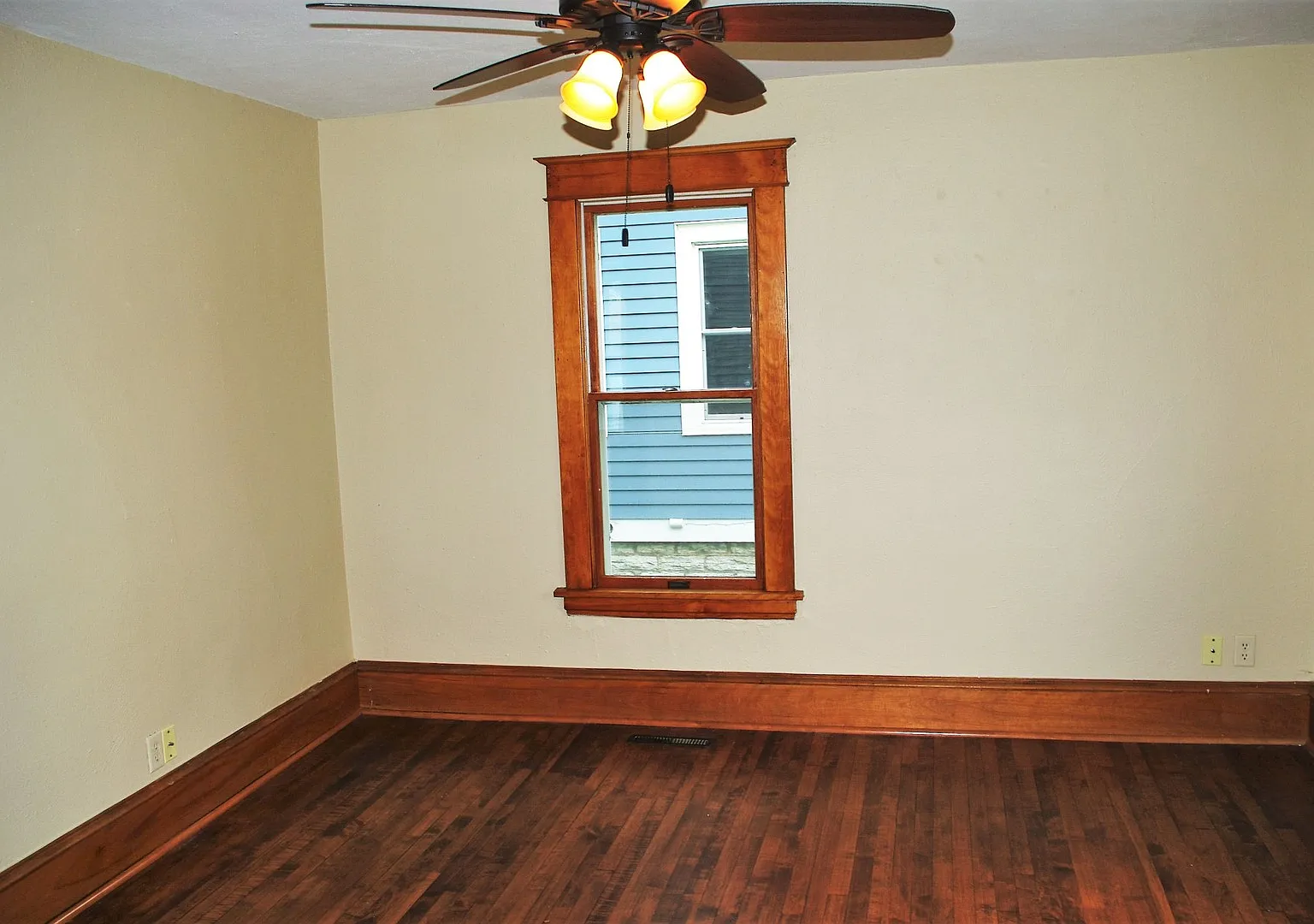 Beautiful, Clean 4 bedroom West 7th Gem!! — Photo 3