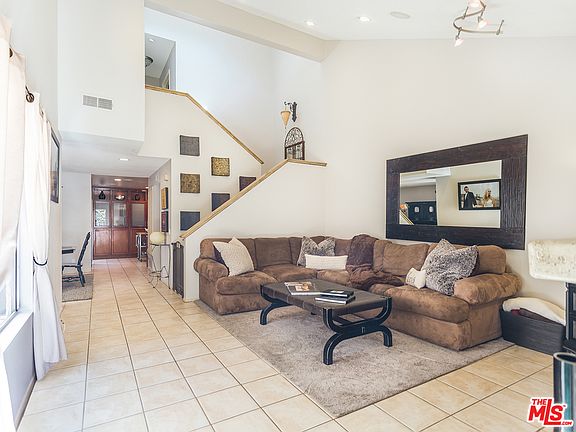 3rd image of 923 Via Colinas
