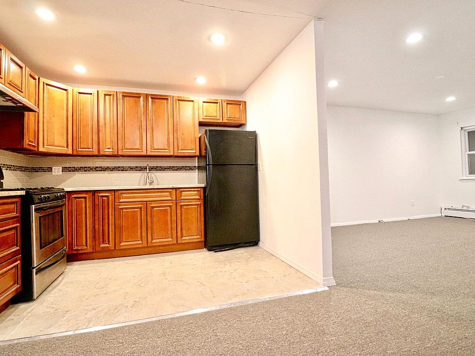 2nd image of 1243 Allerton Ave #3