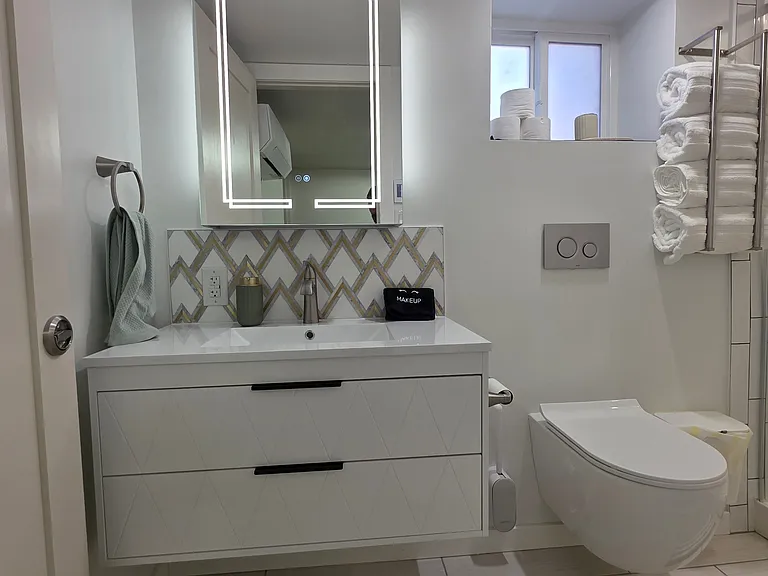 326 W 13th St #C — Photo 10