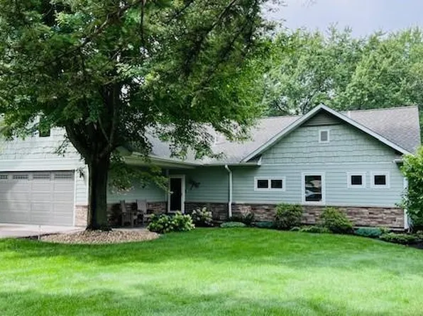 1005 Peony Ln N, Plymouth, MN 55447