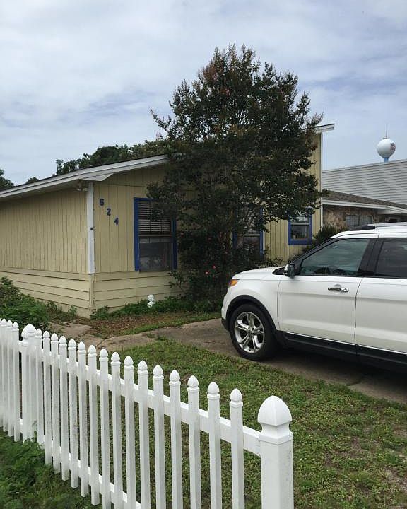 1st image of 624 Sandalwood Dr