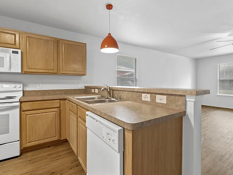 2205 Lookout Ln — Photo 10