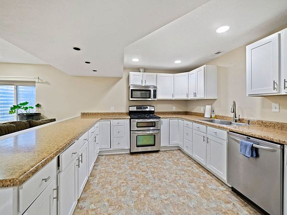 5th image of 3891 E Cunninghill Dr
