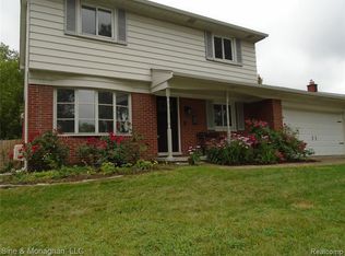 21216 Dorion St, Saint Clair Shores, MI 48082