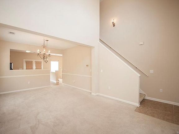 5th image of 445 Park Lake Dr