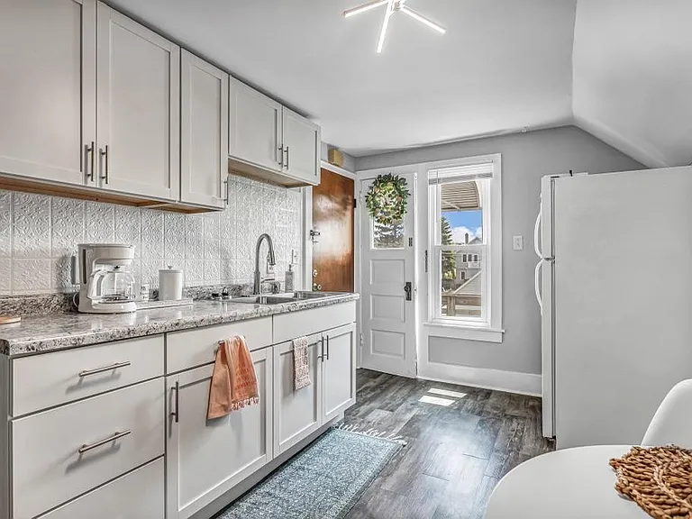 1029 Logan Ave #UPPER — Photo 8