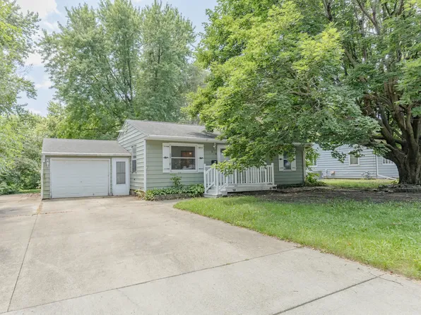305 21st St, Spirit Lake, IA 51360