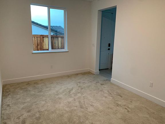 4th image of 2787 Teagarden Pl