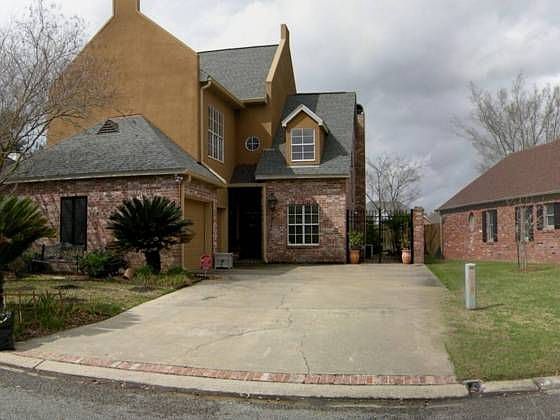1st image of 209 Heatheroak Ave