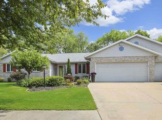 2215 Countryside Ln, Freeport, IL 61032