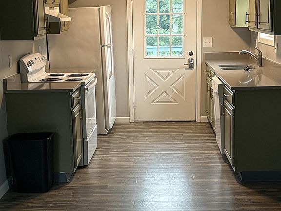 2nd image of 213 Woodcrest Dr APT C