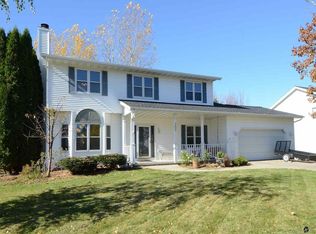 709 Chestnut Crst, Cottage Grove, WI 53527