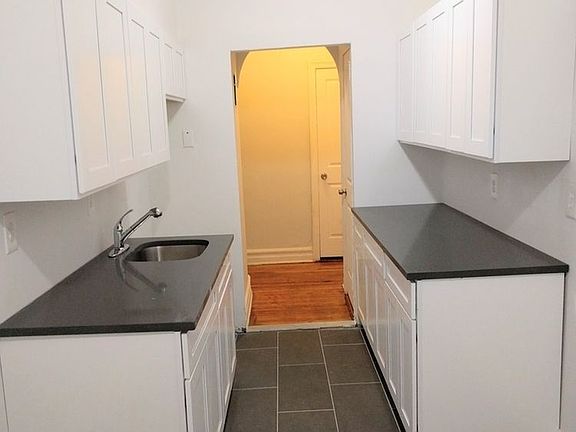 3rd image of 21 Saint Pauls Ct APT 1F