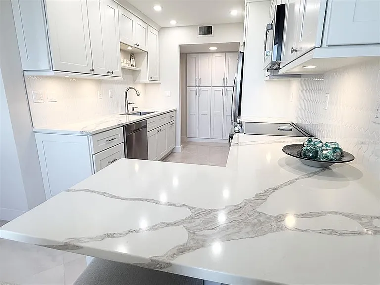 1050 Longboat Club Rd #803 — Photo 14