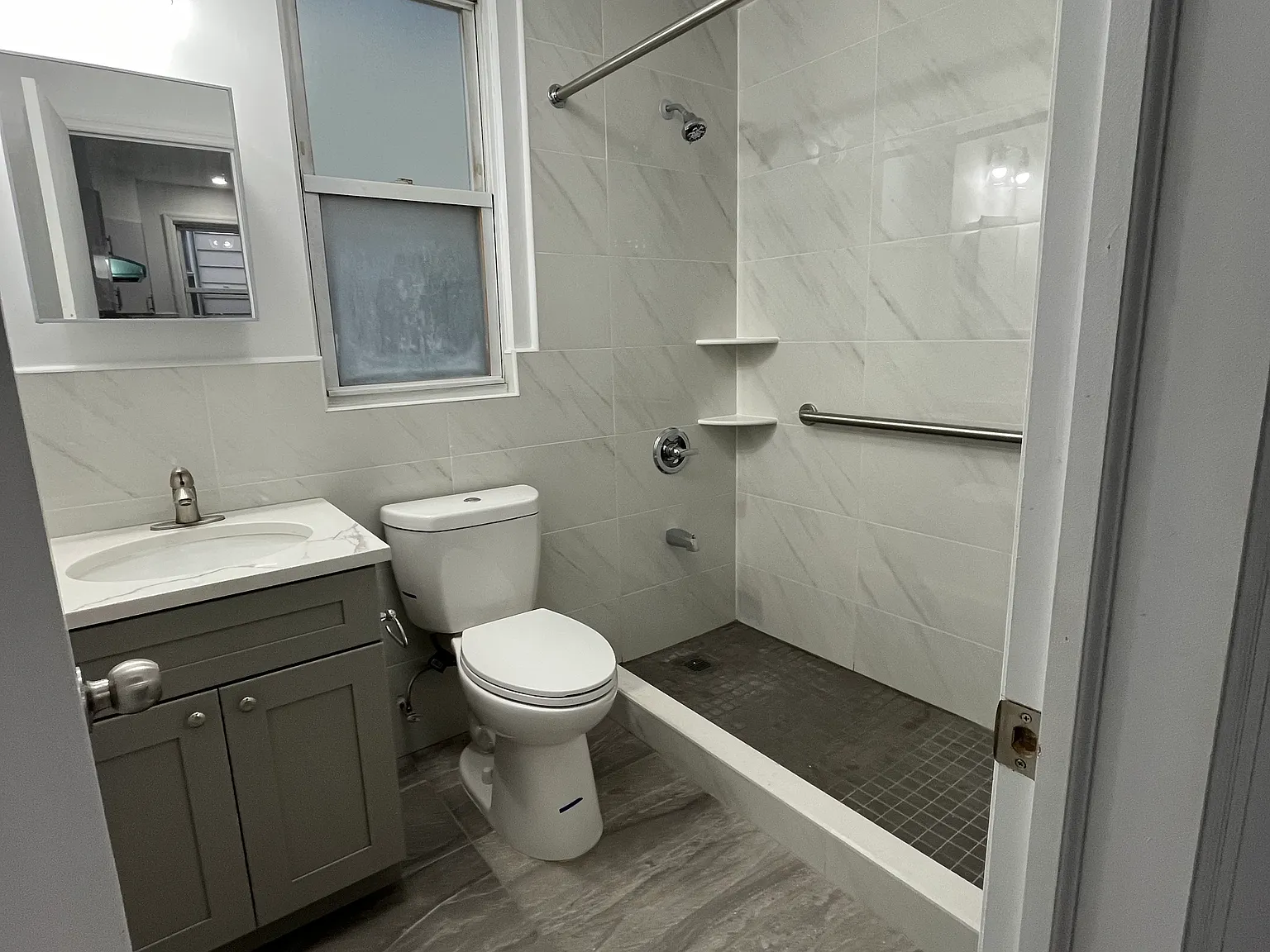 2 bed, 850 sqft, $2,500 — Photo 4