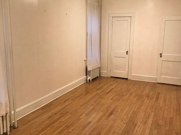 3rd image of 19 W Erie St #1