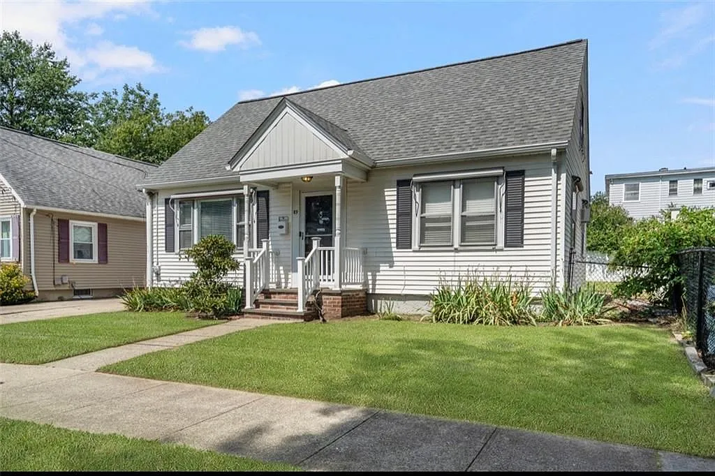 4 bed, 1.0 bath, 1750 sqft, $3,750 — Photo 2