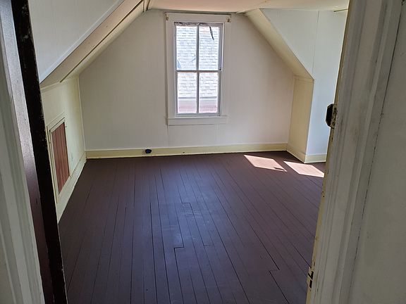 3rd image of 219 E Washington St APT 4