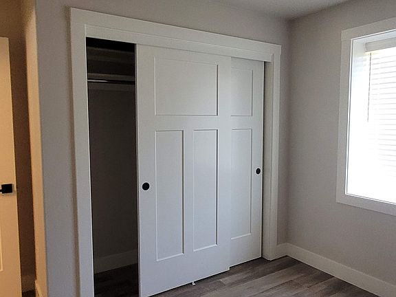 5th image of 405 Village Ct