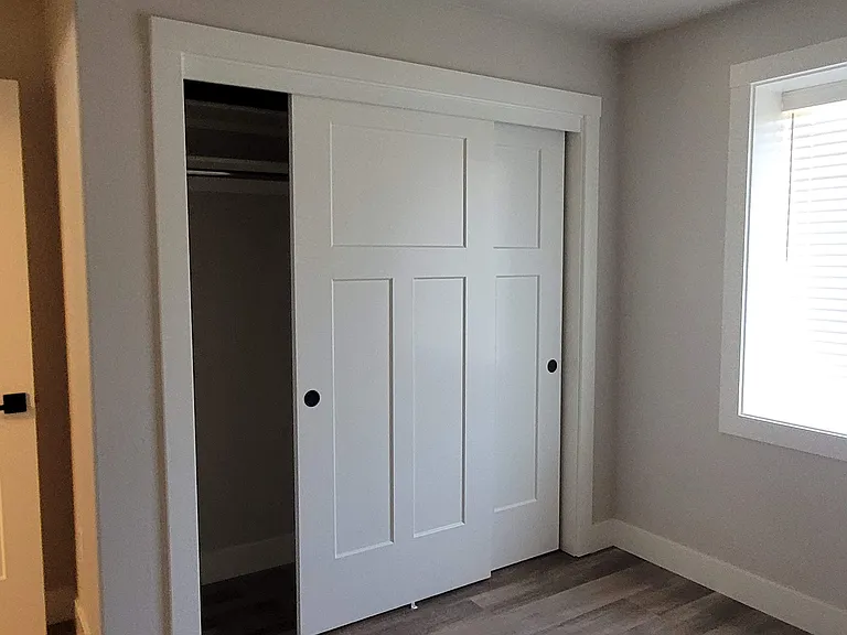 405 Village Ct — Photo 5