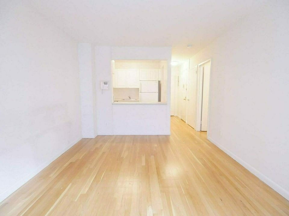 1st image of 425 E 77th St APT A