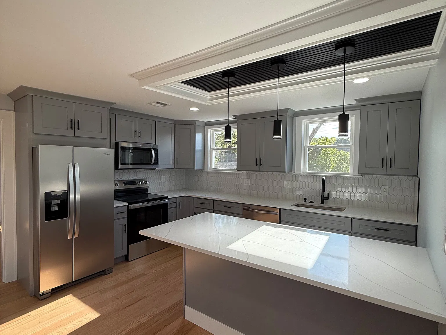 3 bed, 998 sqft, $2,850 — Photo 1