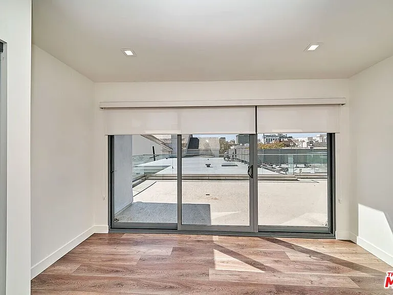 145 S Maple Dr #401 — Photo 17