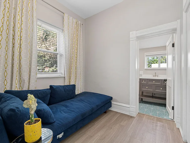 617 W 1st Ave — Photo 18