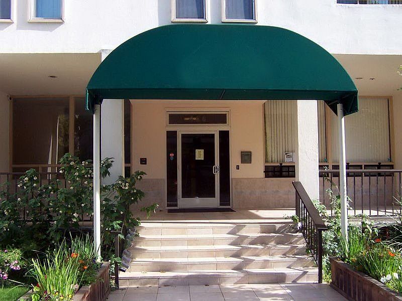466 Crescent - Main Entrance