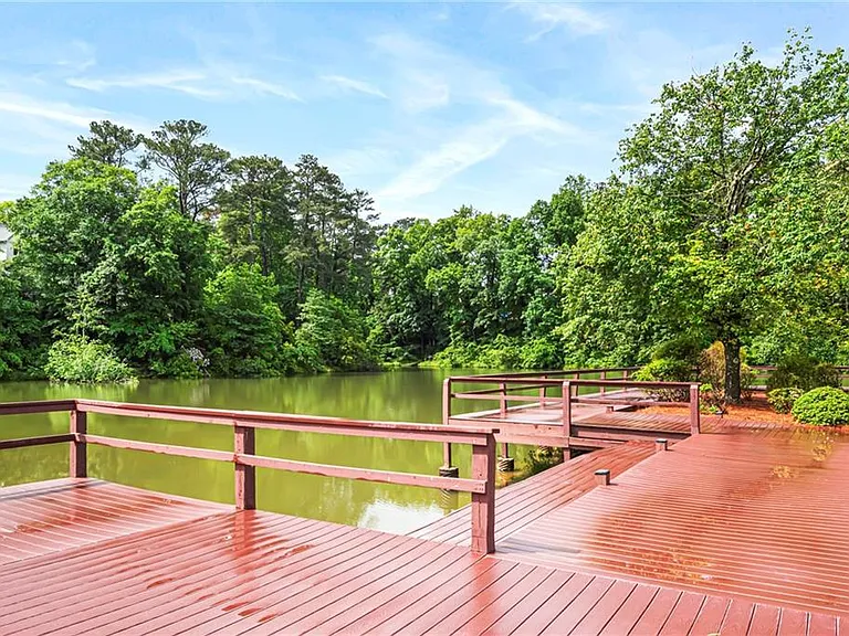 105 Leyland Ct — Photo 36