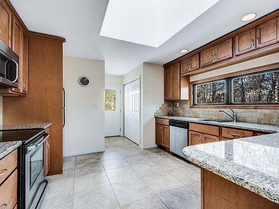 4th image of 2 Bonac Ct