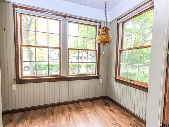4th image of 10 Spa Cir