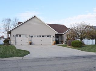 2500 Mossy Creek Dr NE, Owatonna, MN 55060
