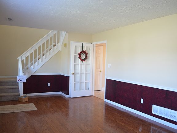 2nd image of 2104 Lindell Blvd