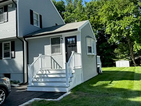 2 Lucy Rd #2, Burlington, MA 01803