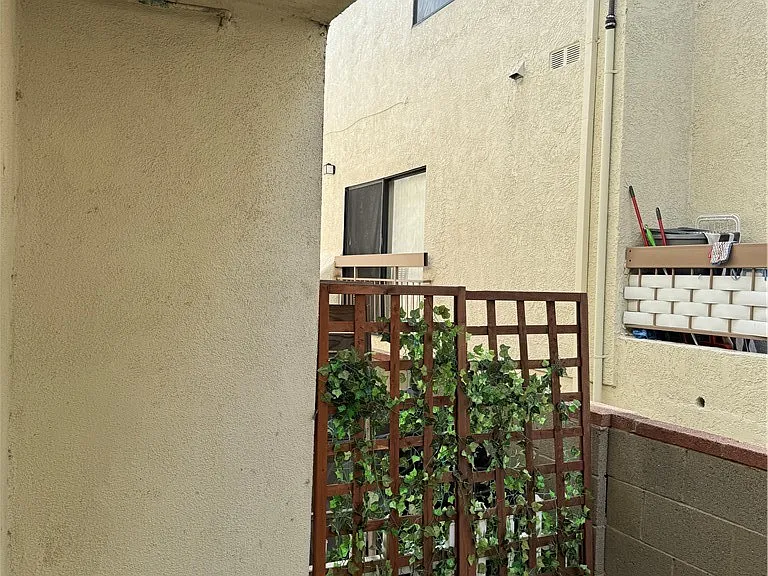 1164 Irving Ave #A — Photo 35