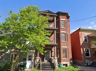 149 Saint Andrew St #2A, Ottawa, ON K1N 5G3
