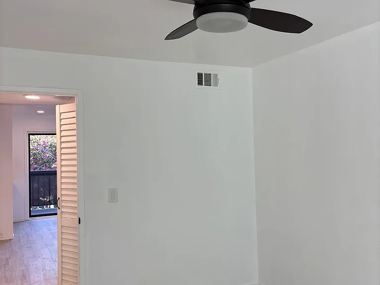 5125 Fontaine St #103 — Photo 14
