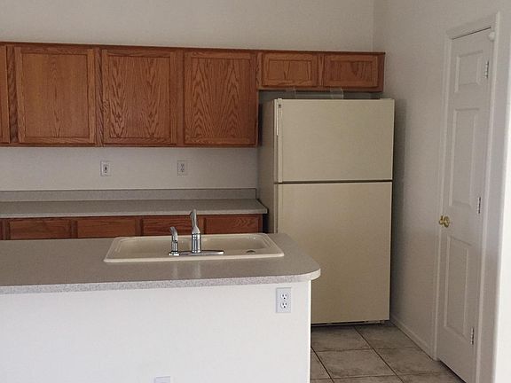 4th image of 9246 E Medina Ave