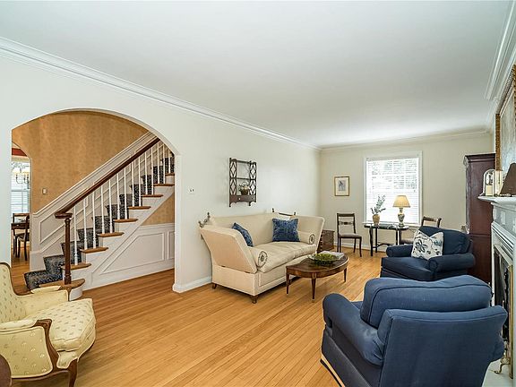 5th image of 1634 Forest View Dr