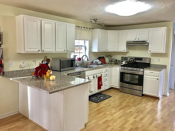 3rd image of 139 Bradley Ave