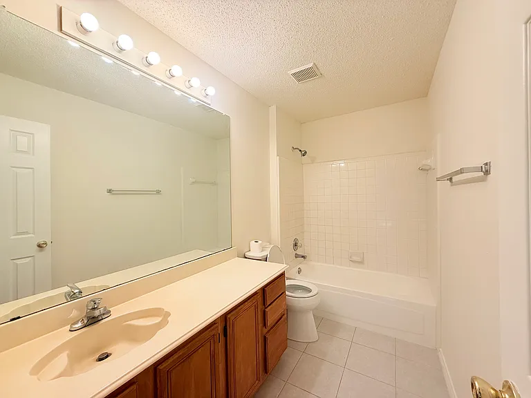 4512 Queenswood Dr — Photo 15
