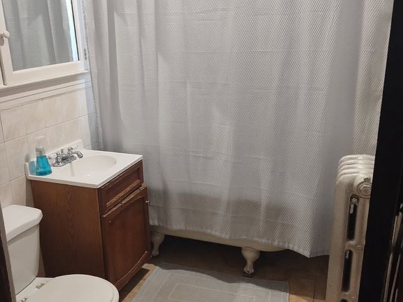 3rd image of 3033 N Avers Ave Unit 1