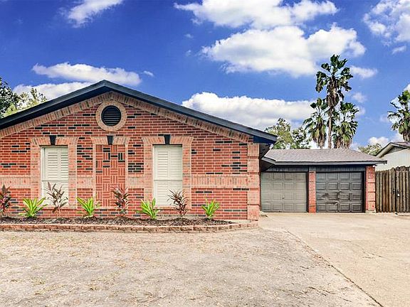 3rd image of 2318 Winding Wood Ct