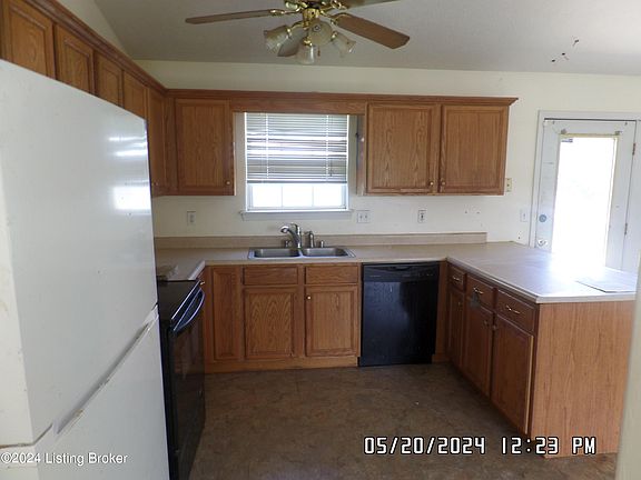 2nd image of 235 Meadowlake Dr